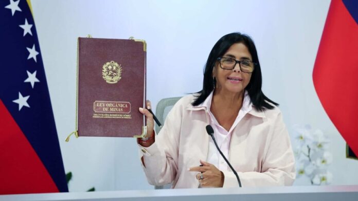 Delcy Rodríguez firma la nueva Ley de Minas y agradece a Trump por "la buena disposición"