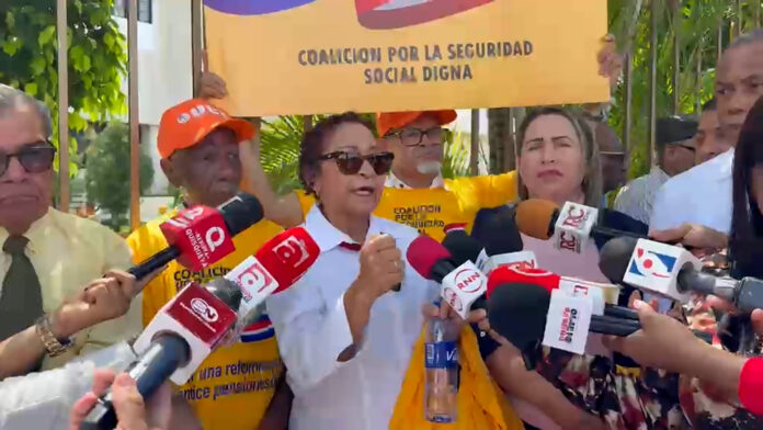 Proyecto de reforma a la seguridad social del Gobierno "profundiza la privatización" alerta María Teresa Cabrera