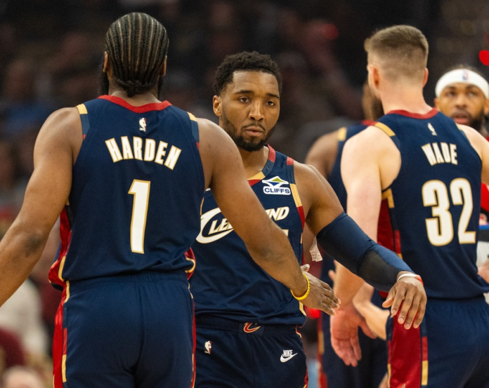 Mitchell y Harden lideran a Cleveland en victoria clave sobre Pistons en semifinales de conferencia