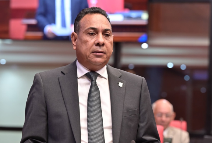 Senador Pedro Tineo plantea eliminar viáticos y exoneraciones en el Congreso ante crisis que vive el país