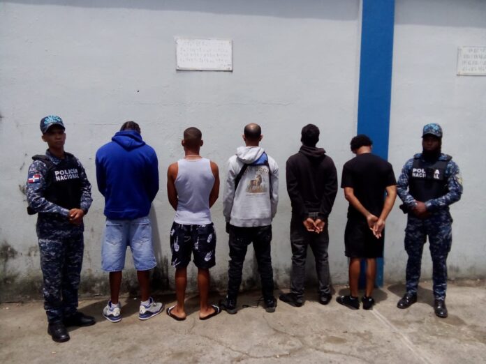 PN arresta cinco sospechosos de atraco en Sabana Perdida