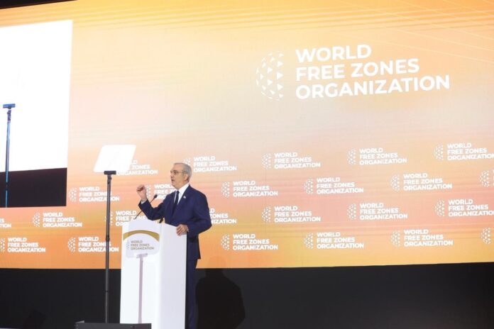 El mandatario expuso ante líderes globales las ventajas competitivas del país para atraer capital extranjero, expandir zonas francas y fortalecer el nearshoring