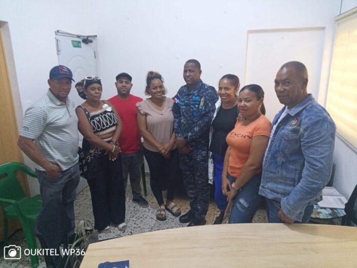 Autoridades policiales sostienen reuniones de trabajo con comunitarios de Los Guaricanos