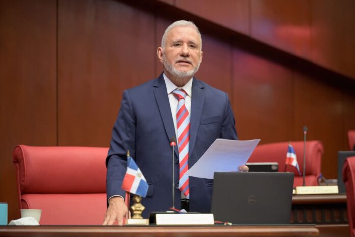 Taveras Guzmán asume como Senador Independiente "Seguimos atrapados en políticas de corto plazo" Taveras Guzmán asume como Senador Independiente "Seguimos atrapados en políticas de corto plazo"