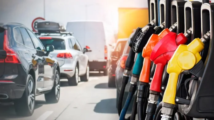 -Pese a la baja del precio del barril de petróleo, no se aplicaron rebajas en las gasolinas