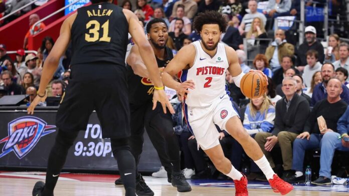 Cade Cunningham en gestión ofensiva ante los Cleveland Cavaliers en las semifinales de la conferencia este de la NBA (AFP)