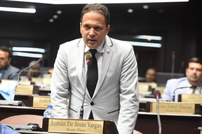 Diputado rechaza propuesta de descontar salarios a maestros que participen en jornadas de lucha de la ADP