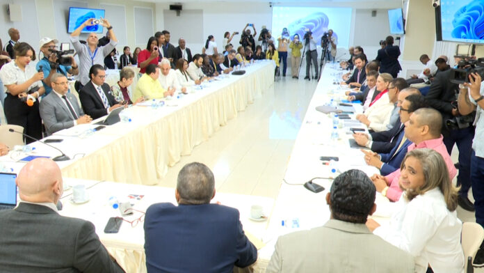 Oposición tilda de "grosera falta de respeto" aprobación de informe sobre proyecto económico Oposición tilda de "grosera falta de respeto" aprobación de informe sobre proyecto económico