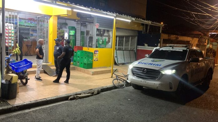 DICRIM investiga robo en colmado de Buena Vista Primera en Villa Mella DICRIM investiga robo en colmado de Buena Vista Primera en Villa Mella