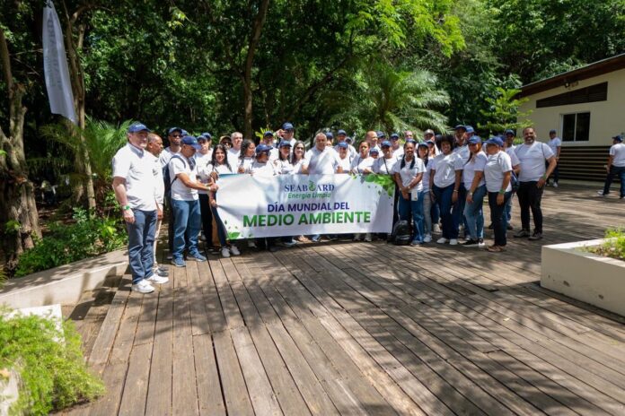 Vicepresidente de Seaboard y sus colaboradores realizan visita al Parque Ecológico Las Lagunas