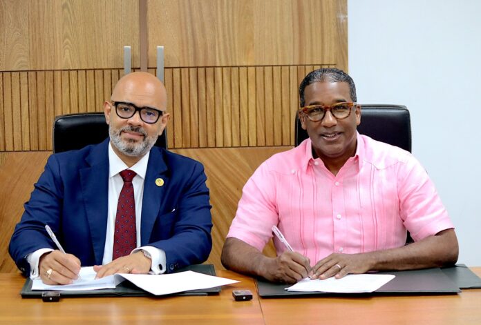 Firman convenio en favor de afiliados al Seguro de Riesgos Laborales.