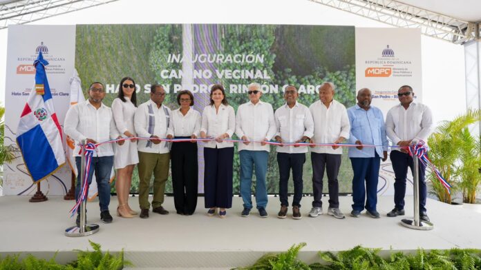 Raquel Peña entrega carreteras Monte Plata–Cevicos y San Pedro-Rincón Claro
