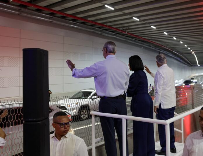 Presidente Abinader inaugura el túnel de la Plaza de la Bandera que cambia la salida hacia el Sur y redefine la movilidad del Gran Santo Domingo Presidente Abinader inaugura el túnel de la Plaza de la Bandera que cambia la salida hacia el Sur y redefine la movilidad del Gran Santo Domingo