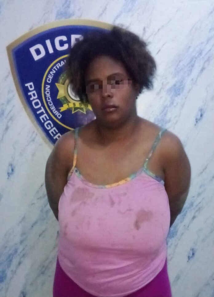 PN apresa a mujer acusada de causar muerte de su pareja durante incidente en Los Guaricanos