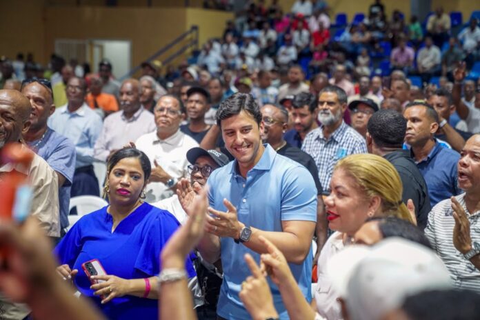 ¡Histórico! Raymond Rodríguez sorprende a más de 750 padres del Distrito Nacional con una multitudinaria celebración por adelantado de su día ¡Histórico! Raymond Rodríguez sorprende a más de 750 padres del Distrito Nacional con una multitudinaria celebración por adelantado de su día