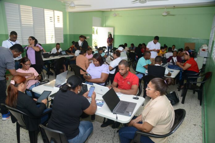 Más de 40 mil docentes reciben capacitación del Inafocam para el nuevo año escolar