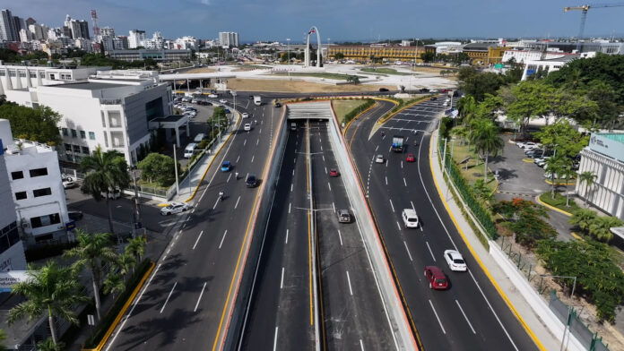 El tránsito fluye sin pausa por el túnel de la Plaza de la Bandera