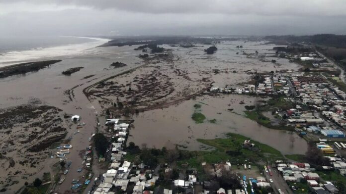 Un fuerte temporal en Chile deja diez muertos y 100,000 personas aisladas