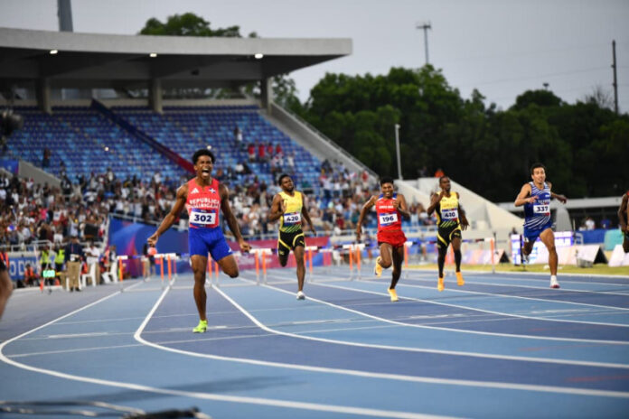 Yeral Núñez gana la medalla de oro en los 400 metros con vallas Yeral Núñez gana la medalla de oro en los 400 metros con vallas