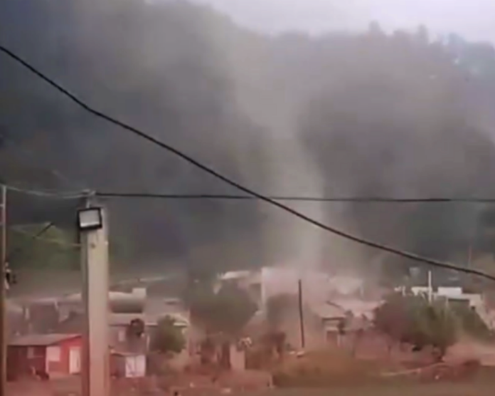 Residentes narran momentos de angustia durante remolino de viento en Constanza