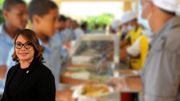 Diputada Carmen de la Rosa destaca mejoras en alimentación escolar y pide a maestros no paralizar las clases Diputada Carmen de la Rosa destaca mejoras en alimentación escolar y pide a maestros no paralizar las clases