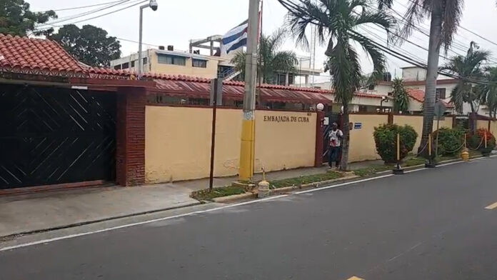 Cuba acusa a RD de ceder a las presiones de EE. UU. tras la expulsión de sus diplomáticos