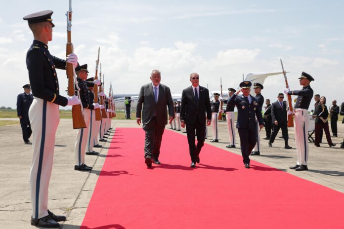 Presidente Abinader llega a Cali para participar en la transmisión de mando presidencial de Colombia Presidente Abinader llega a Cali para participar en la transmisión de mando presidencial de Colombia