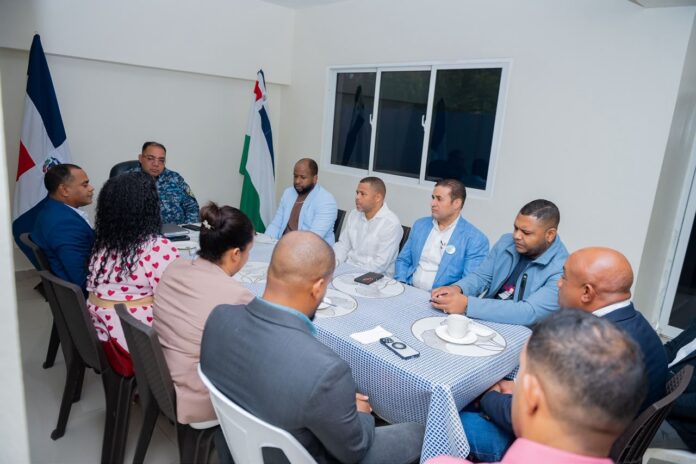 Director Regional Santo Domingo Norte sostiene encuentro con directivos de la Asociación de Empresarios y Emprendedores de SDN.