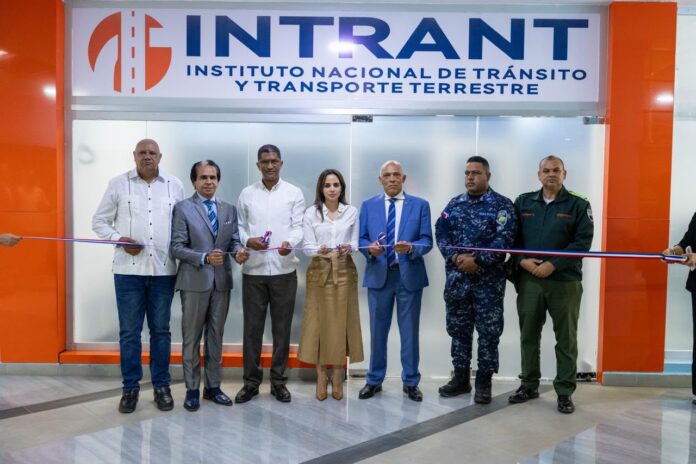Intrant abre por primera vez oficinas de licencias en Montecristi y Dajabón