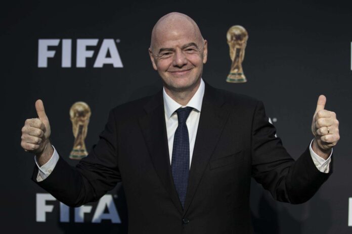 La destitución del director de operaciones provoca la rebelión del vicepresidente de la FIFA. La destitución del director de operaciones provoca la rebelión del vicepresidente de la FIFA.