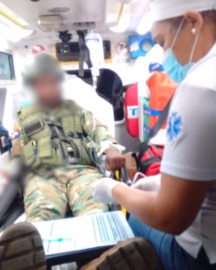 Un sargento del Ejército resulta herido con un machete durante un operativo migratorio en Valverde
