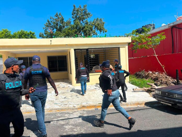 Dicrim desmantela puntos de drogas, ocupa narcóticos y apresa varias personas en flagrante delito en Sabana Perdida, SDN. Dicrim desmantela puntos de drogas, ocupa narcóticos y apresa varias personas en flagrante delito en Sabana Perdida, SDN.